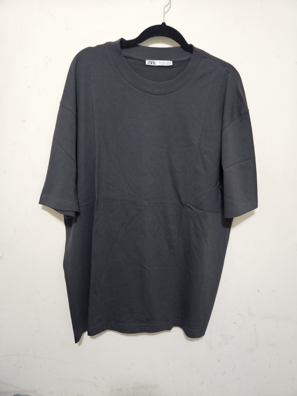 Zara Men Short-Sleeve Crew Neck T-Shirt in Charcoal Gray